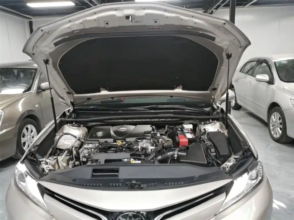 Toyota Camry 2019 — фото 16