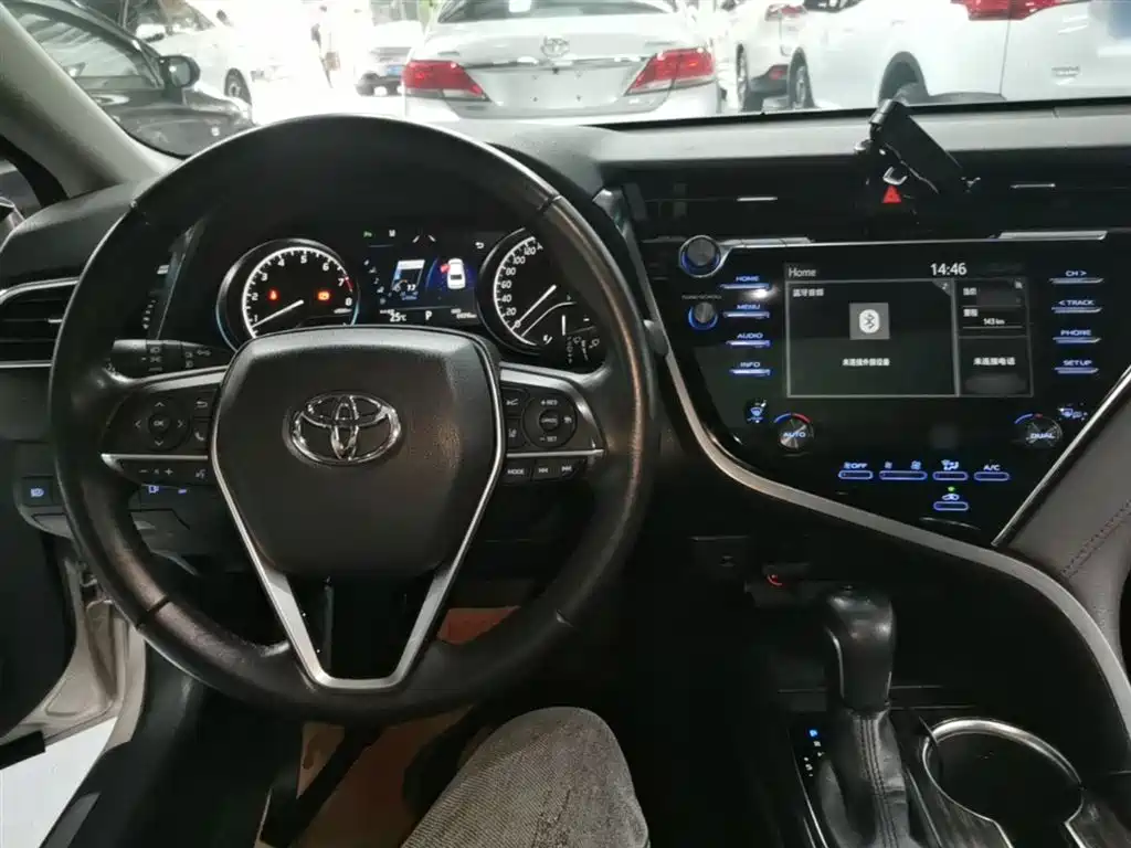 Toyota Camry 2019 — фото 6