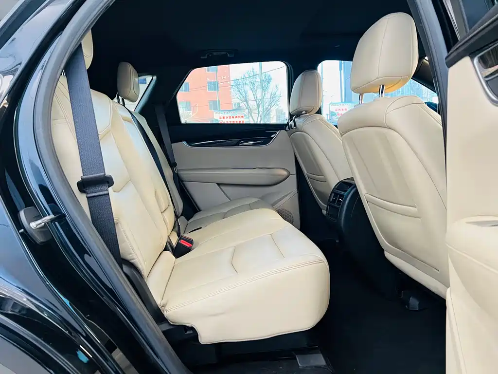 Cadillac XT5 2016 — фото 14