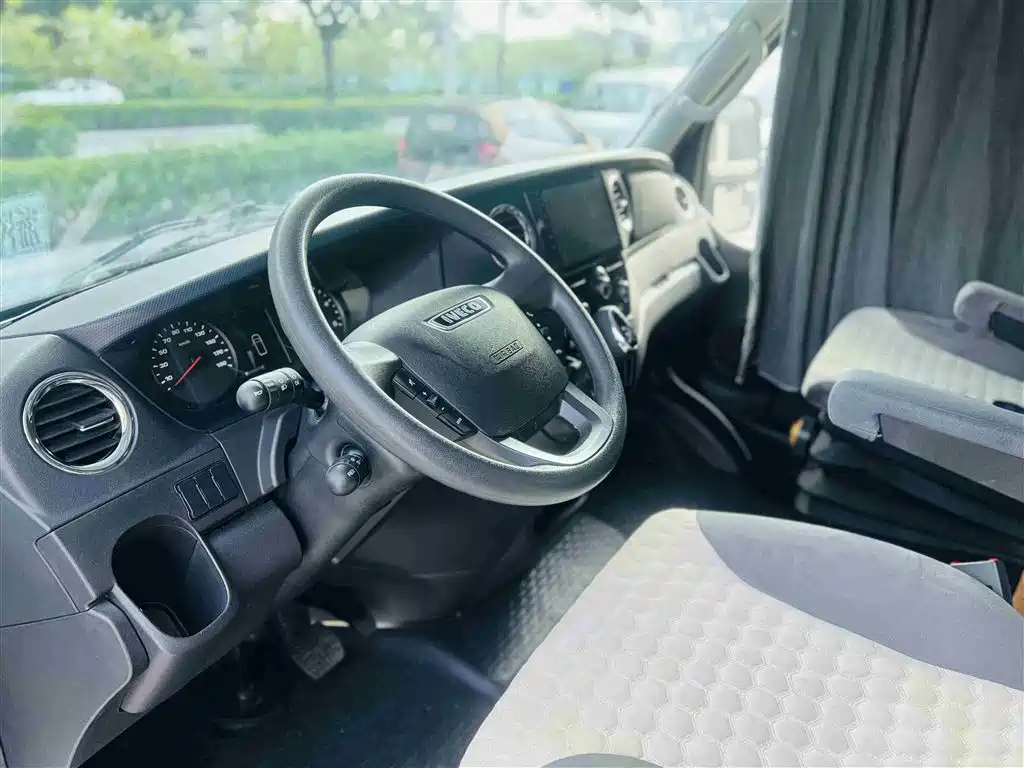 IVECO Ousheng 2023 — фото 4