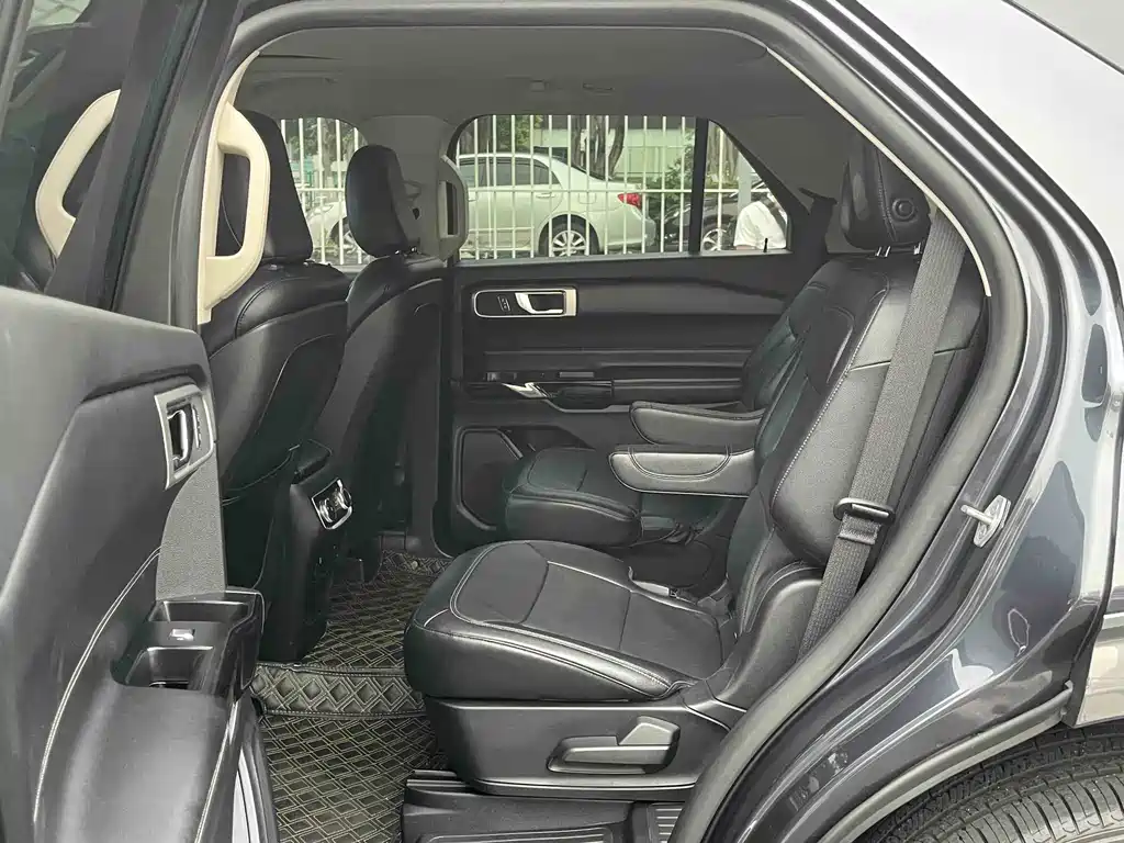 Ford Explorer 2020 — фото 21