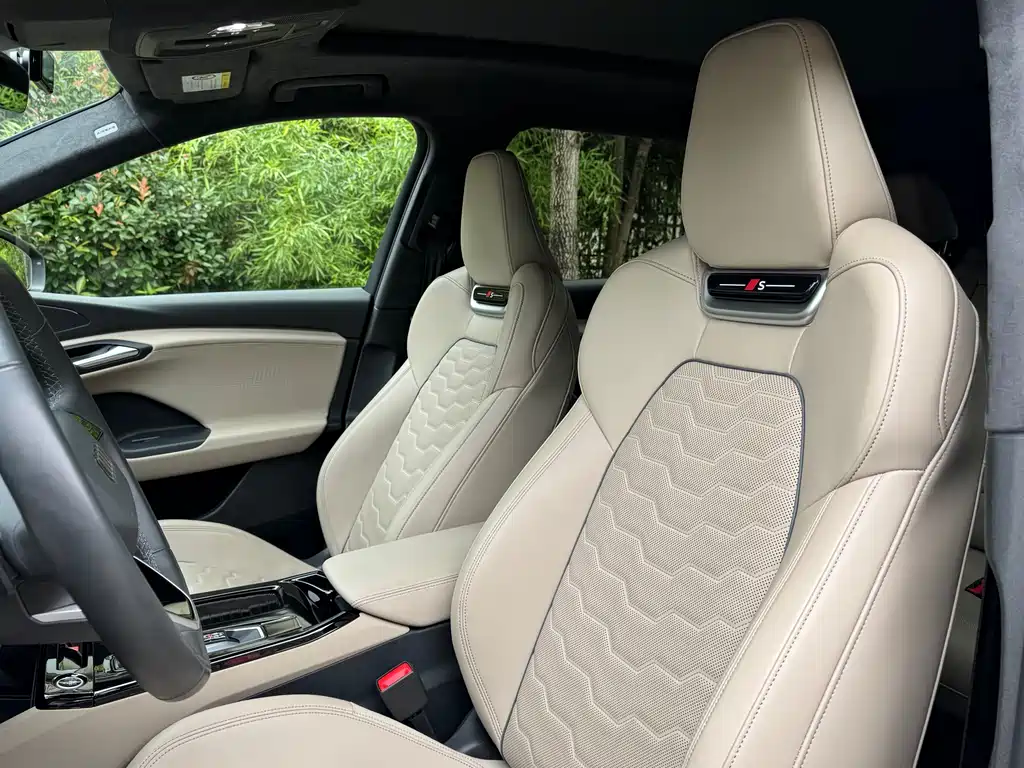 Audi Q6L e-tron 2025 — фото 7