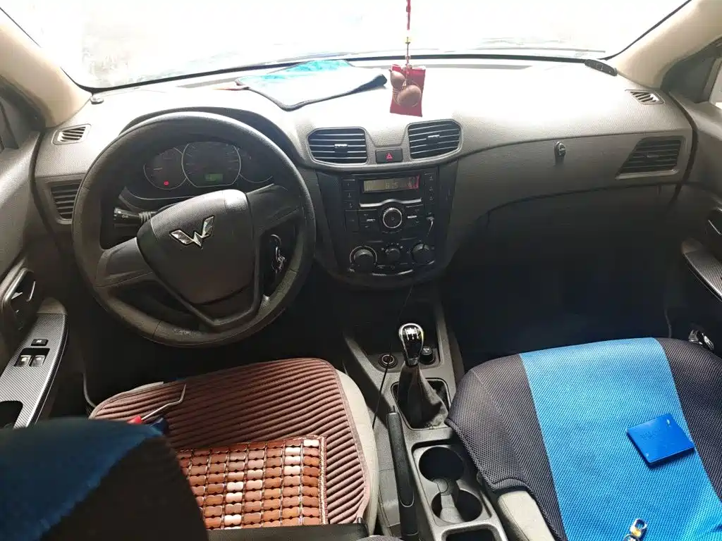 Wuling Hongguang 2015