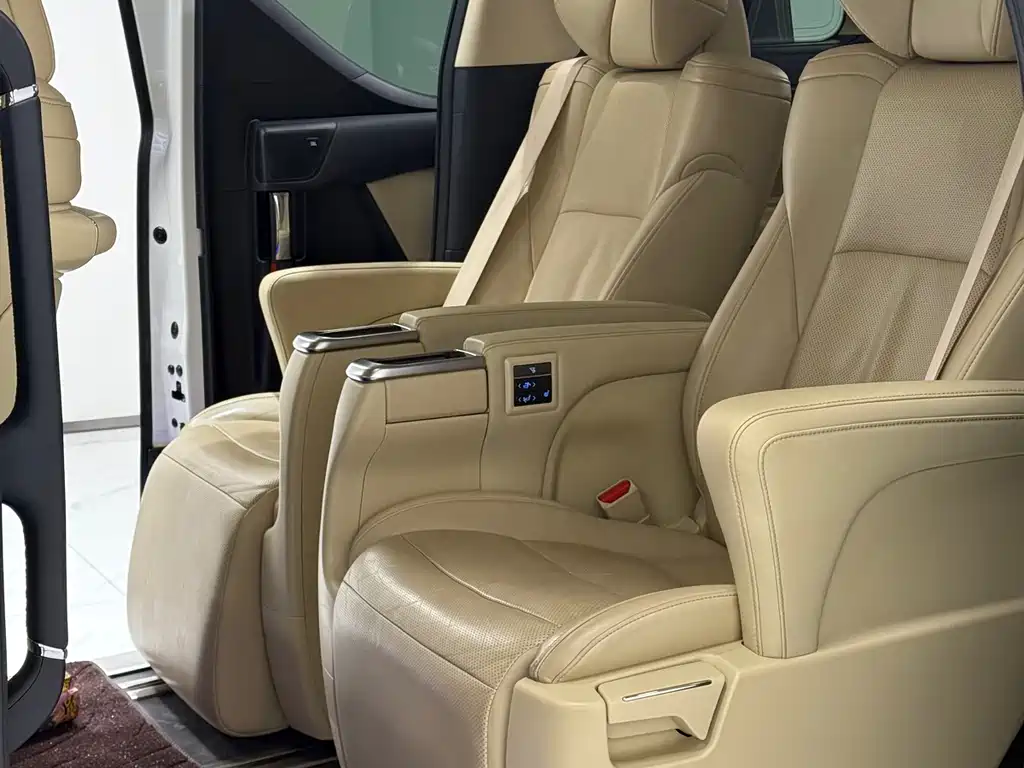 Toyota Alphard 2023 — фото 9