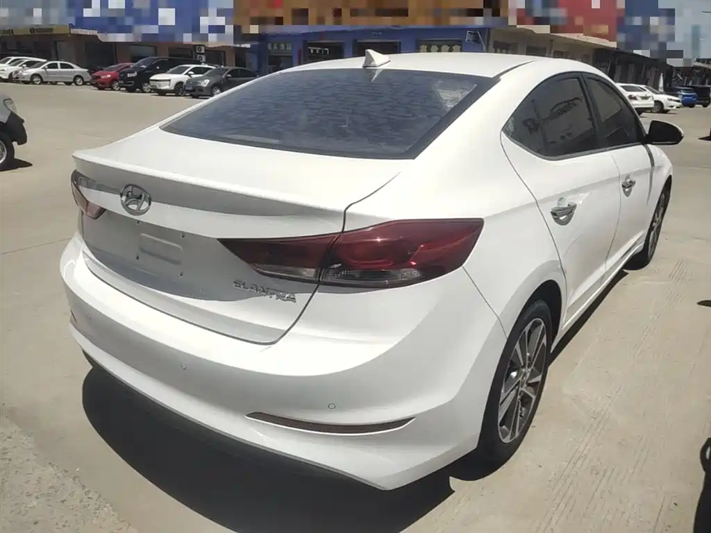 Hyundai Elantra 2019 — фото 7