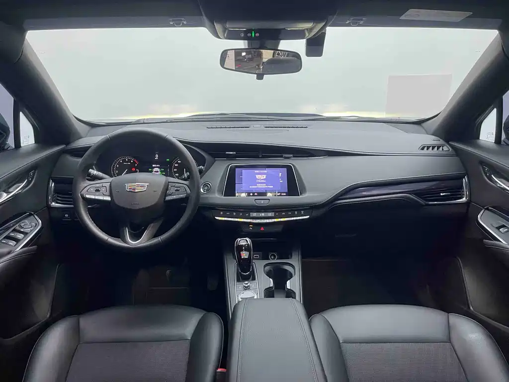 Cadillac XT4 2022 — фото 16