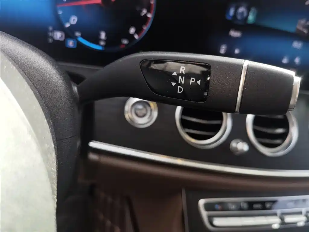 Mercedes-Benz E-Class 2021 — фото 15