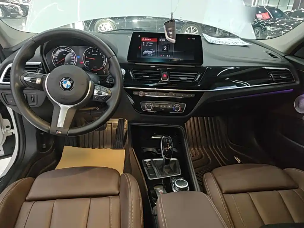 BMW 1 Series 2022 — фото 10