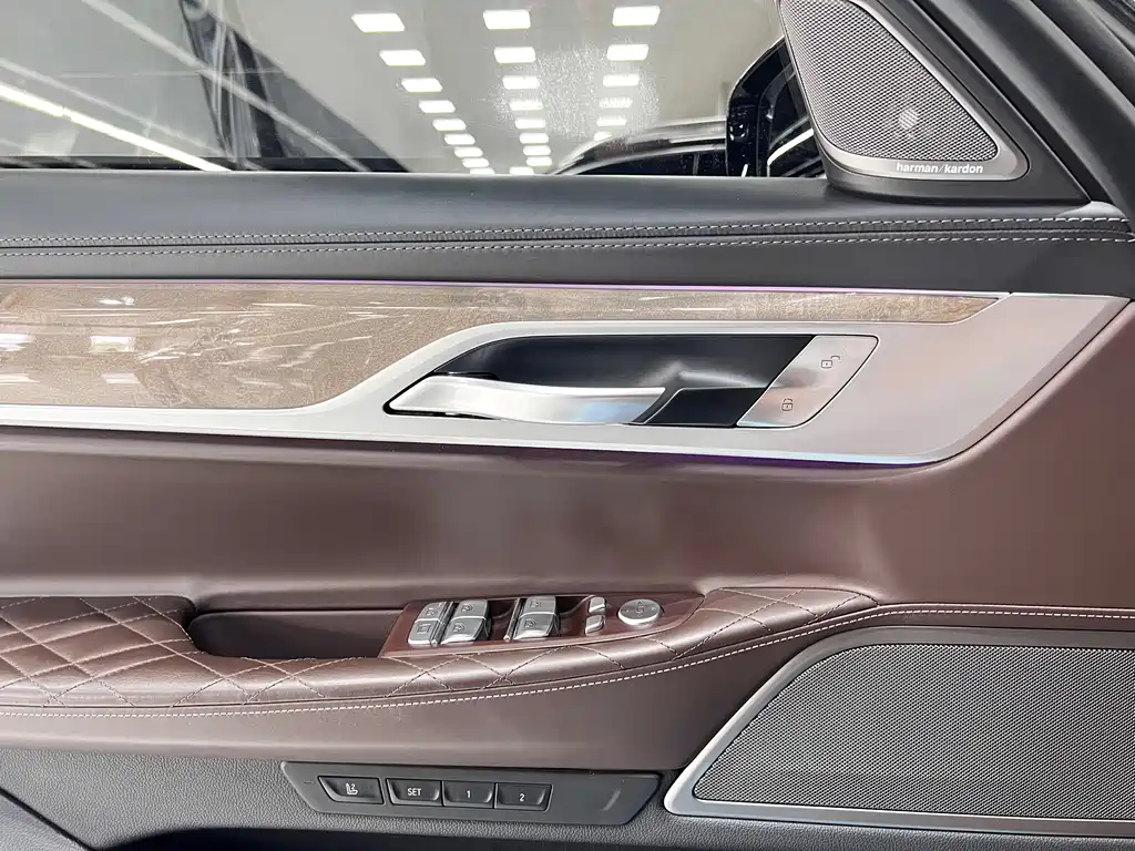 BMW 7 Series 2020 — фото 13