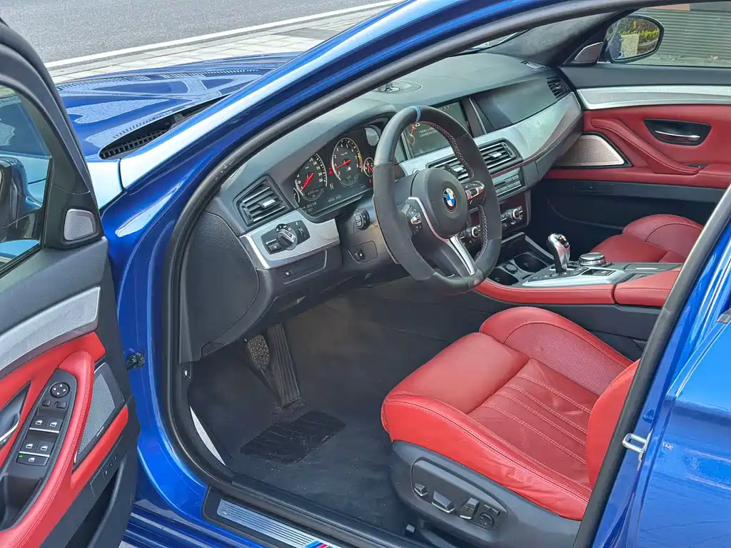 BMW M5 2015 — фото 10