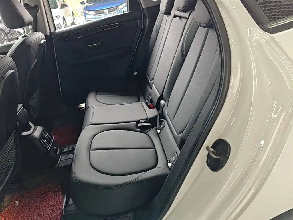 BMW 2 Series Active Tourer 2015 — фото 17
