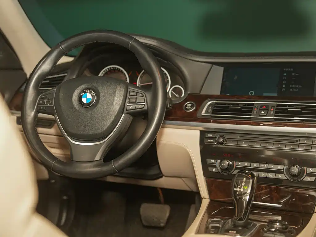 BMW 7 Series 2012 — фото 24