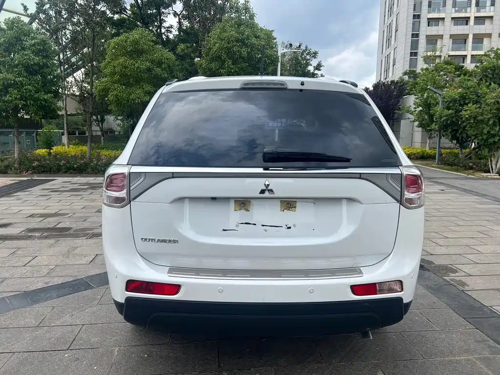 Mitsubishi Outlander 2013 — фото 18