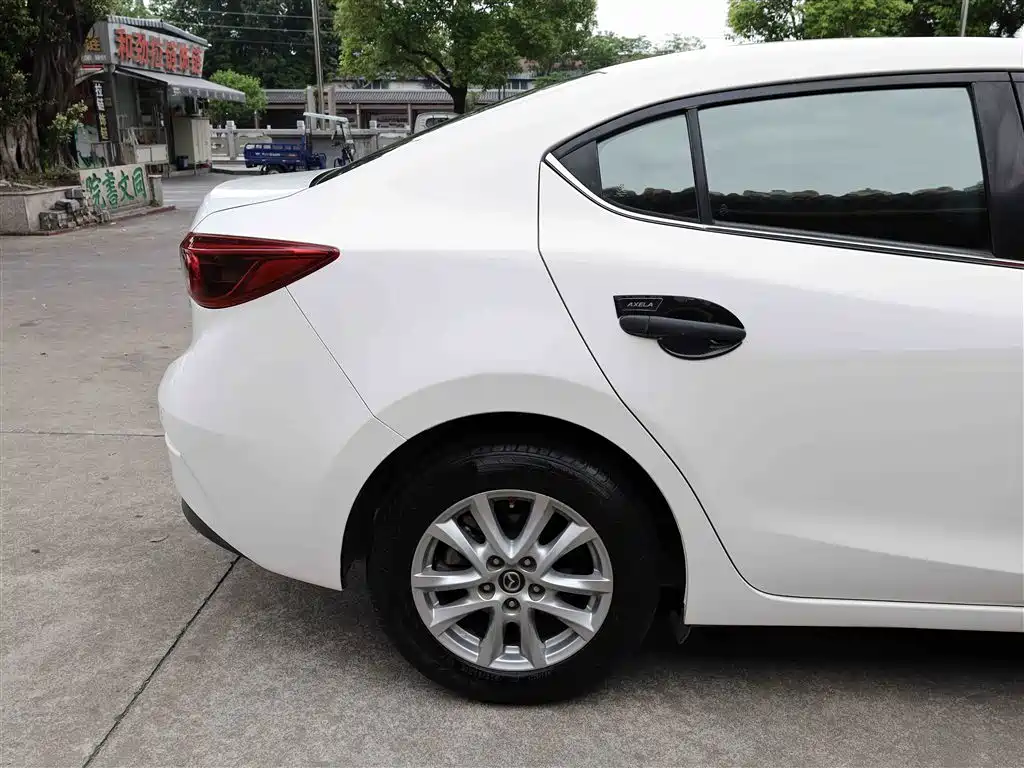 Mazda 3 Axela 2019 — фото 27