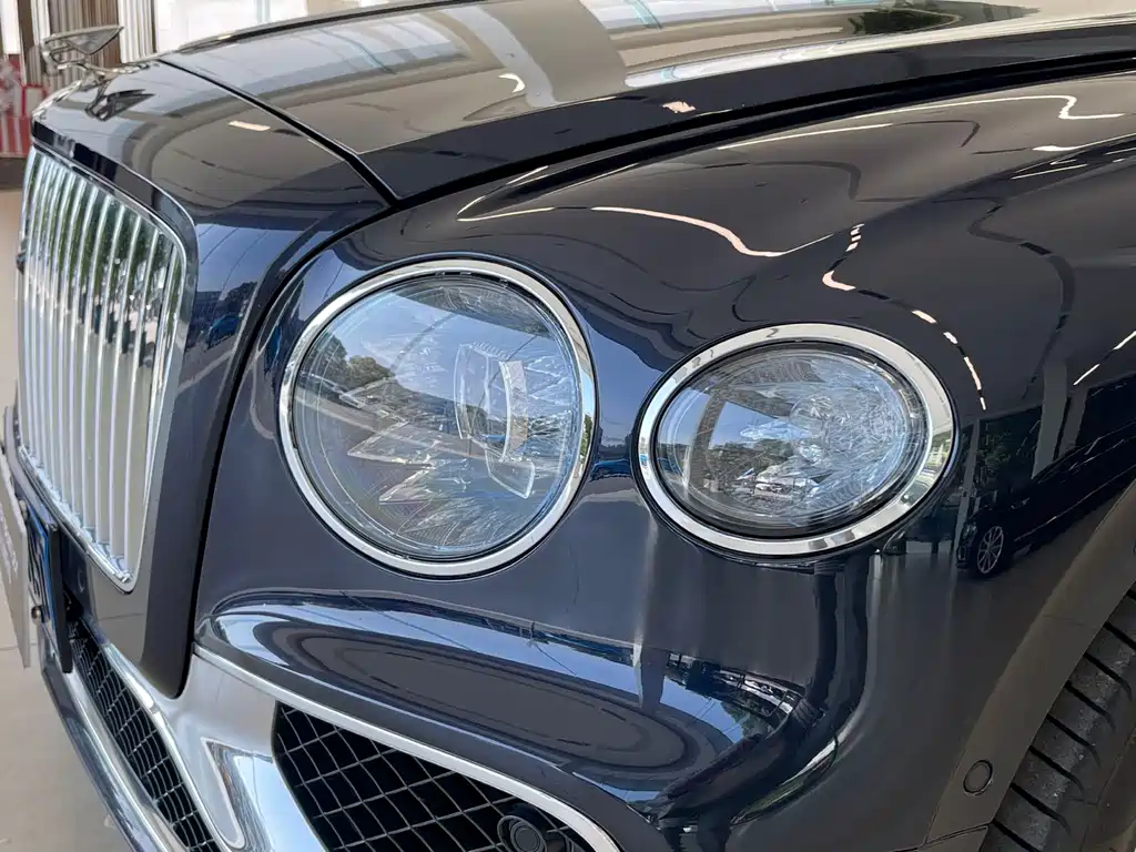 Bentley Flying Spur 2024 — фото 6