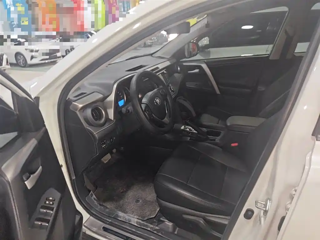 Toyota RAV4 2019 — фото 16