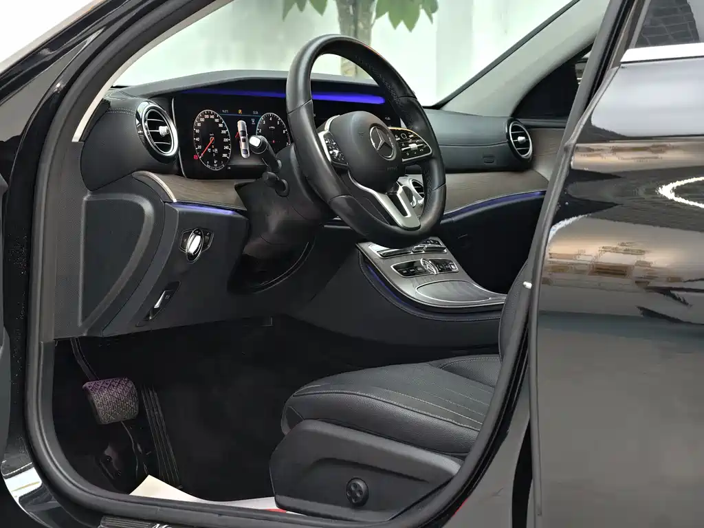 Mercedes-Benz E-Class 2019 — фото 16