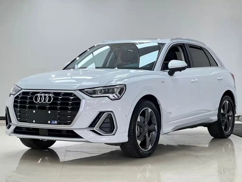 Audi Q3 2022 — фото 1