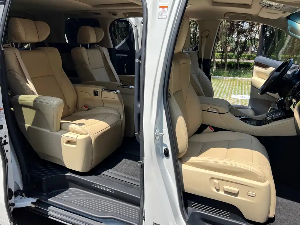 Toyota Alphard 2021 — фото 8