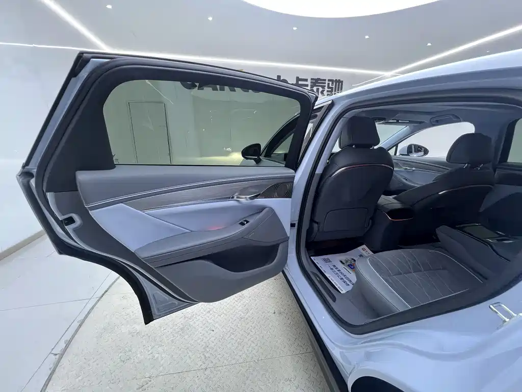 VOYAH Zeekr 2024 — фото 15