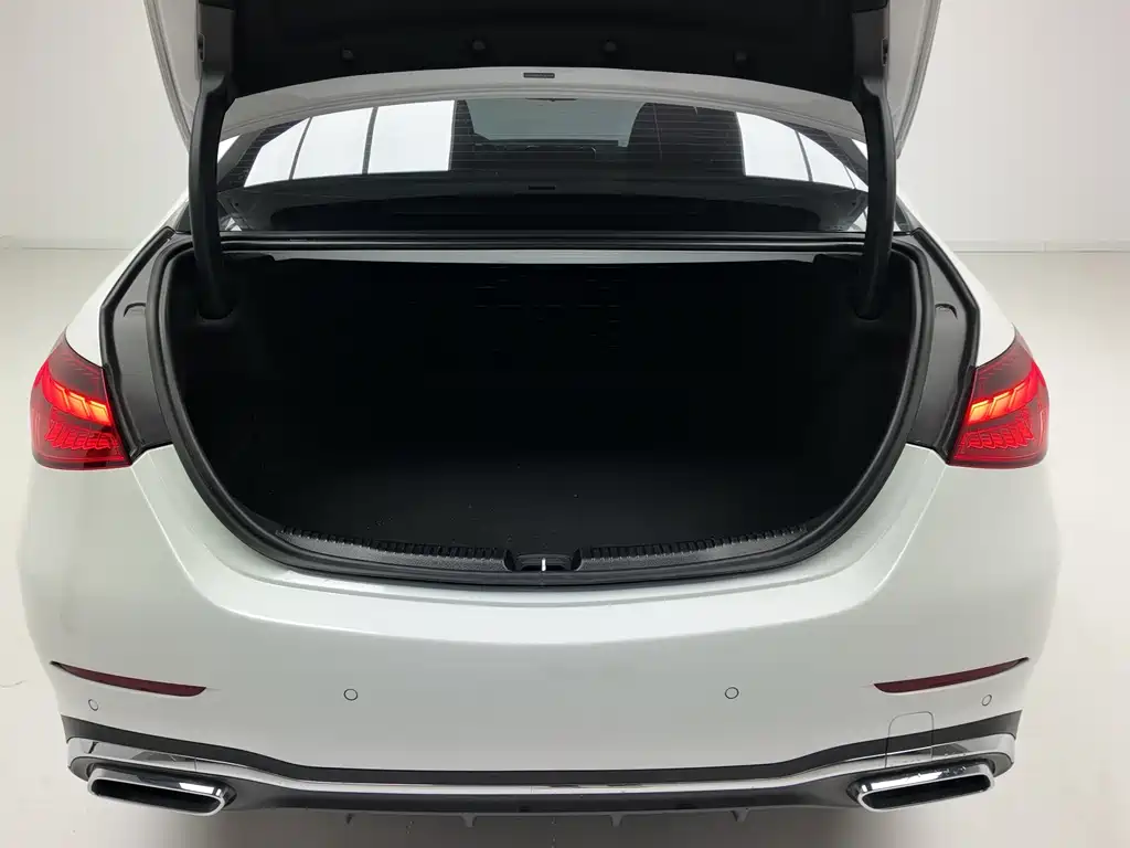 Mercedes-Benz C-Class 2023 — фото 16