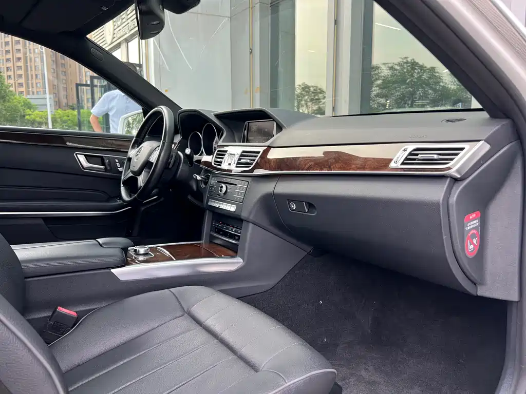Mercedes-Benz E-Class 2015 — фото 19