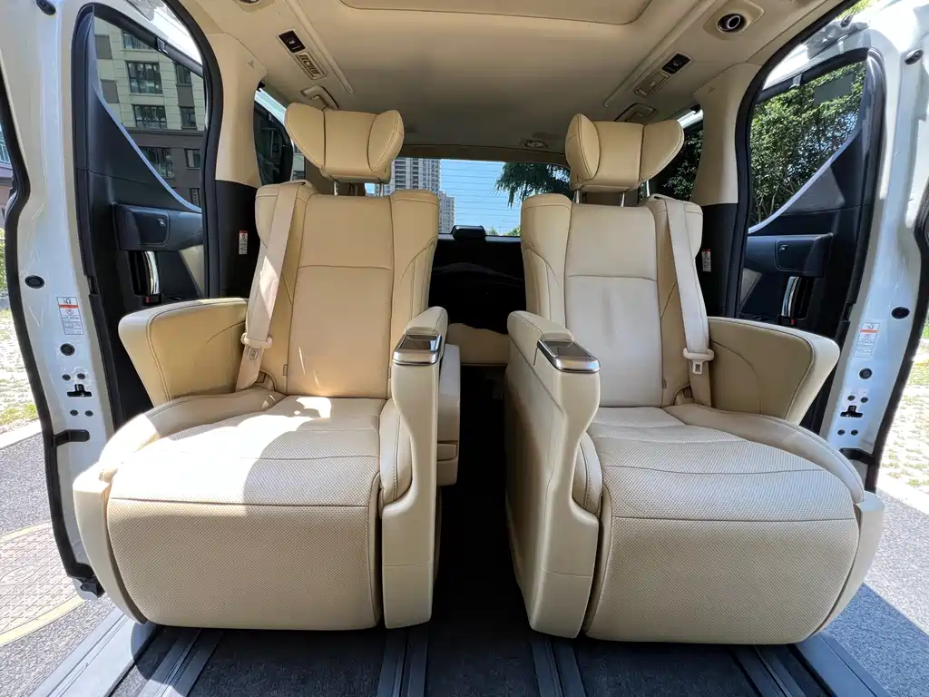 Toyota Alphard 2021 — фото 7