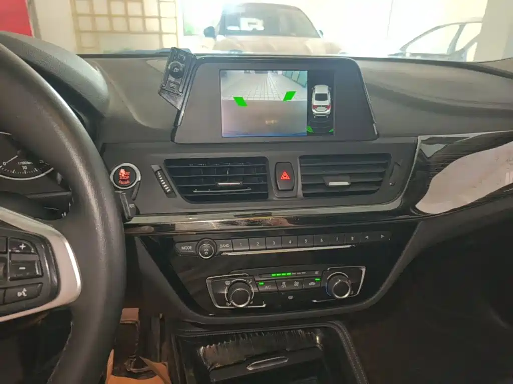 BMW 1 Series 2017 — фото 13
