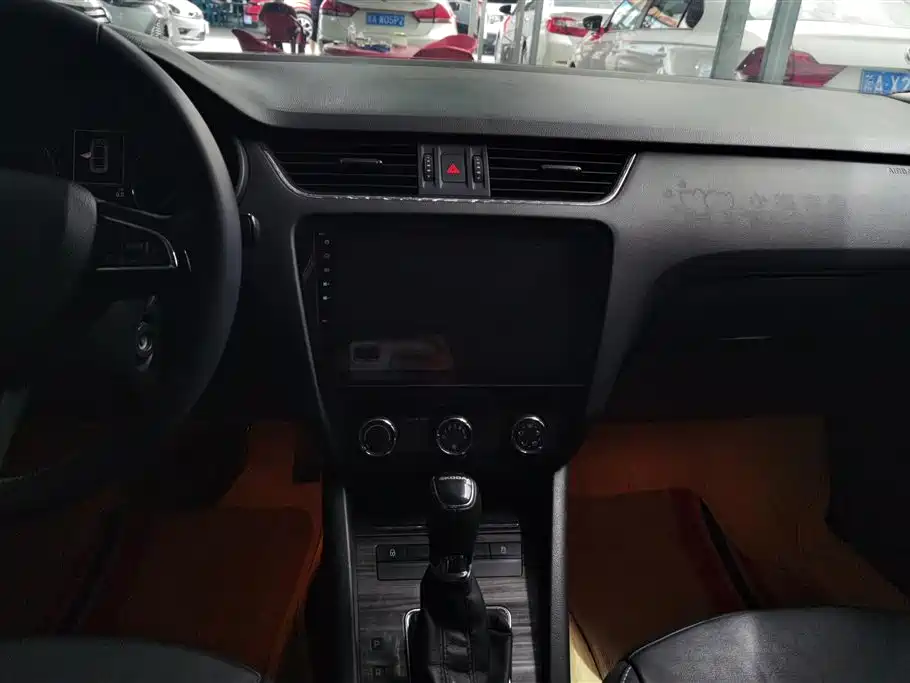 Skoda Octavia 2016 — фото 13