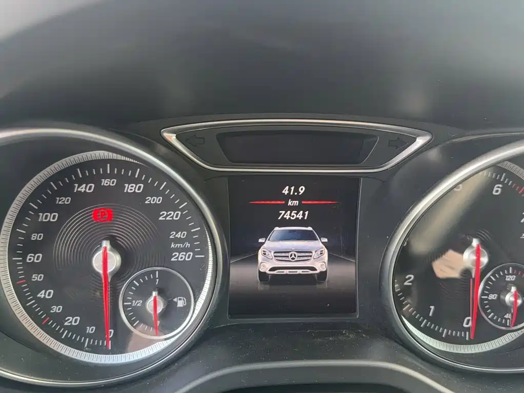 Mercedes-Benz GLA 2018 — фото 11