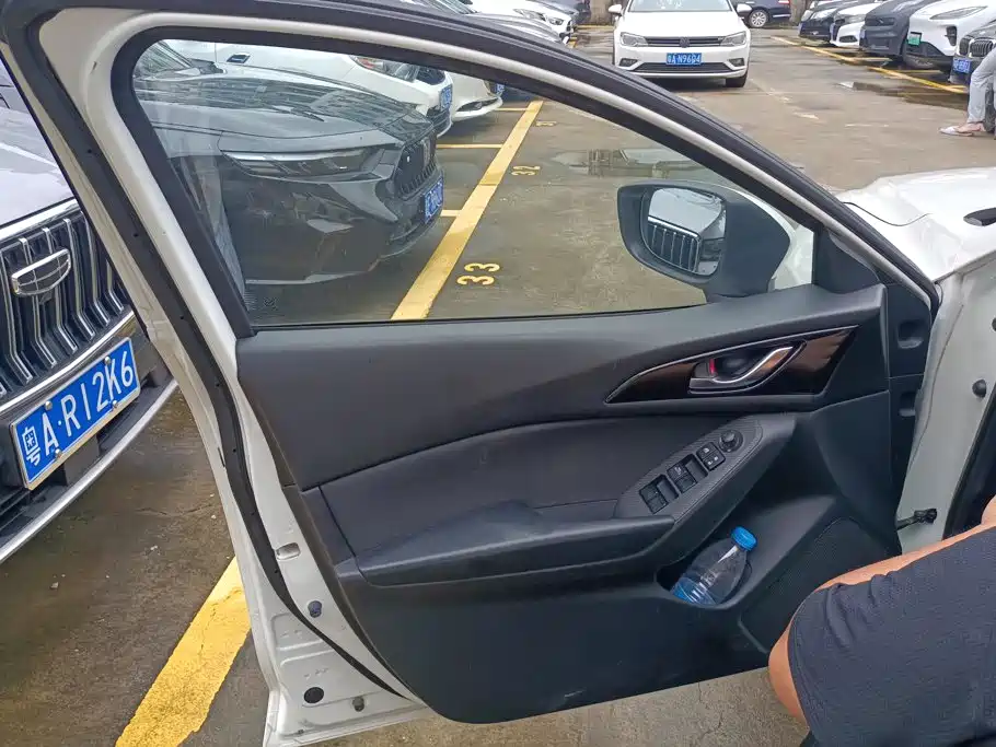 Mazda 3 Angkesela 2016