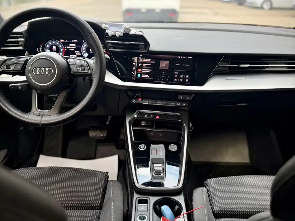 Audi A3 2023 — фото 19