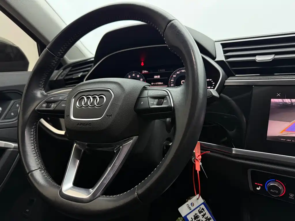 Audi Q3 2021 — фото 12