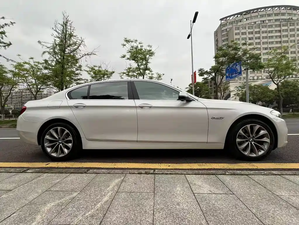 BMW 5 Series 2015 — фото 22