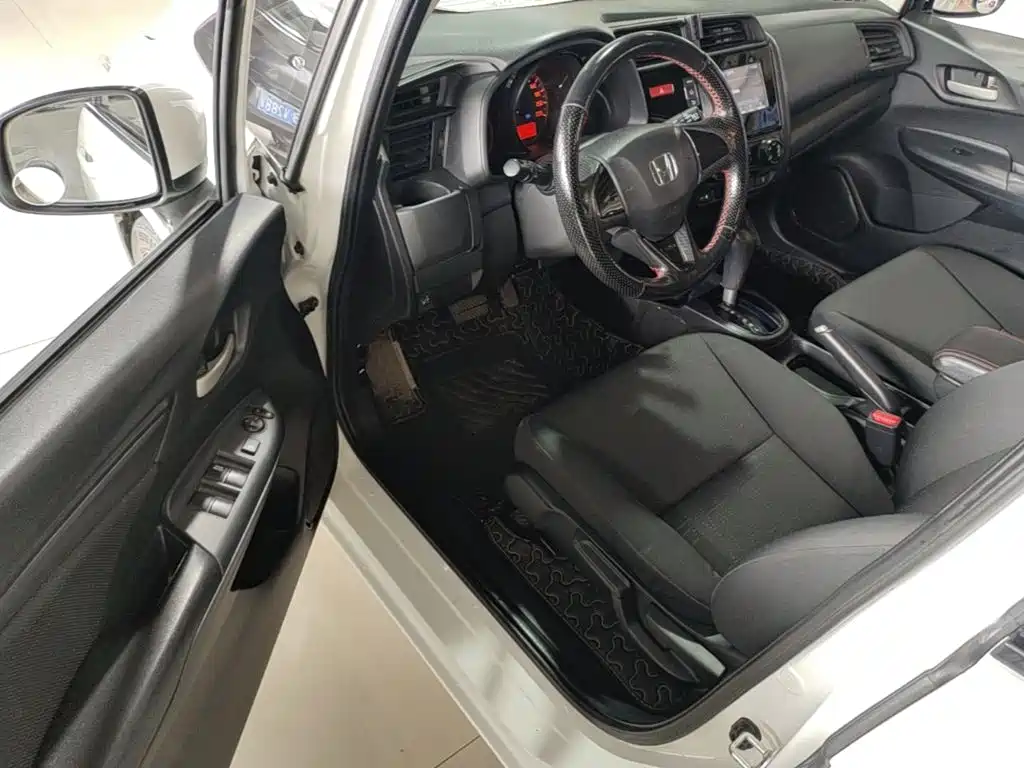 Honda Fit 2017 — фото 16