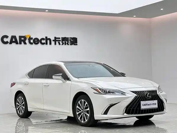 Lexus ES 2022