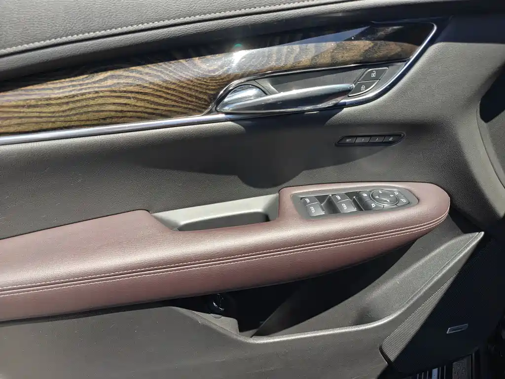 Cadillac XT6 2021 — фото 11