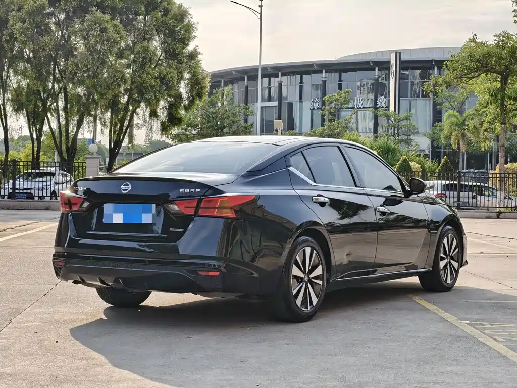 Nissan Teana 2022 — фото 4