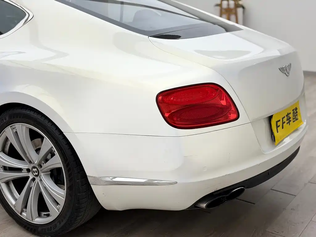 Bentley Continental 2012 — фото 12