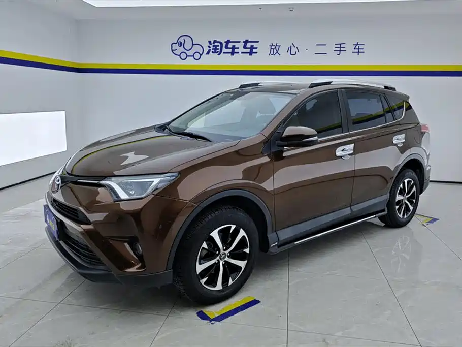 Toyota RAV4 2017 — фото 1