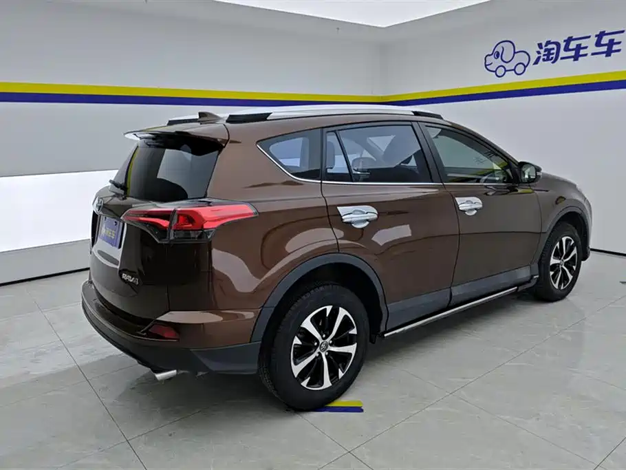 Toyota RAV4 2017 — фото 3