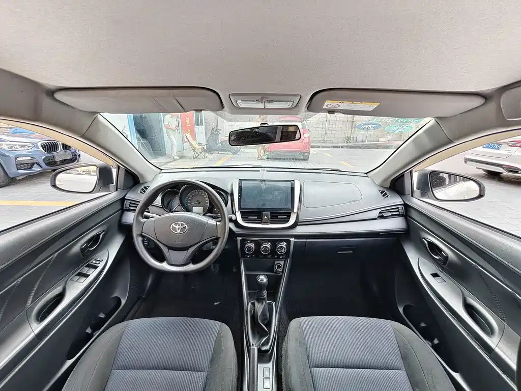 Toyota Yaris L 2017 — фото 6
