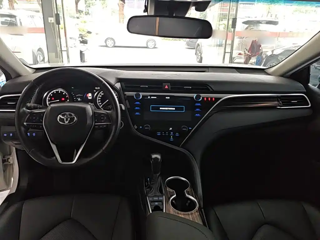 Toyota Camry 2020 — фото 10