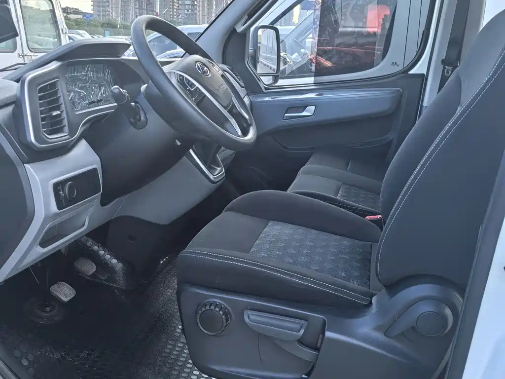 Maxus V80 2024