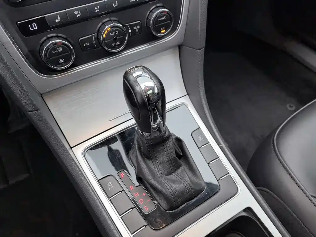 Volkswagen Passat 2015 — фото 13