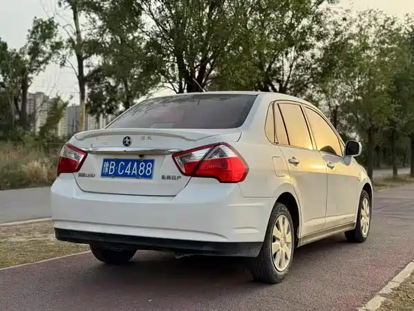 Venucia D50 2015