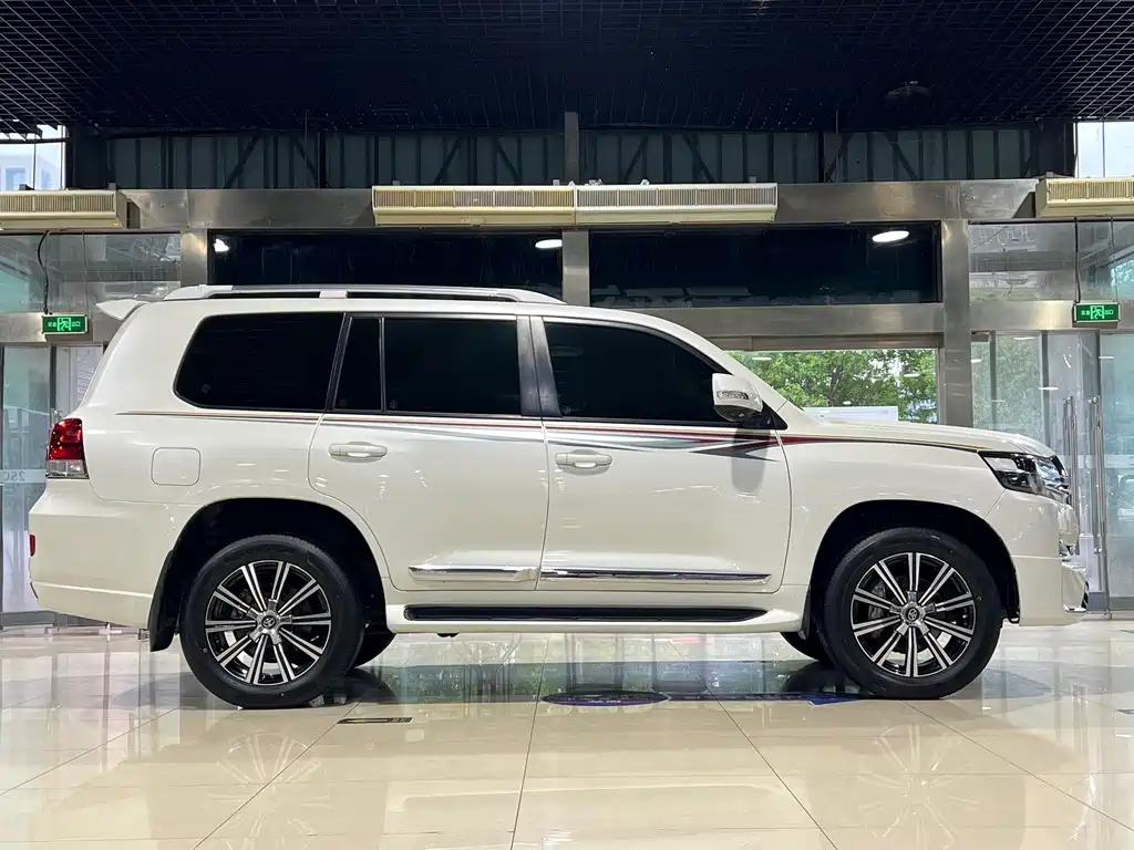 Toyota Land Cruiser 2019 — фото 7