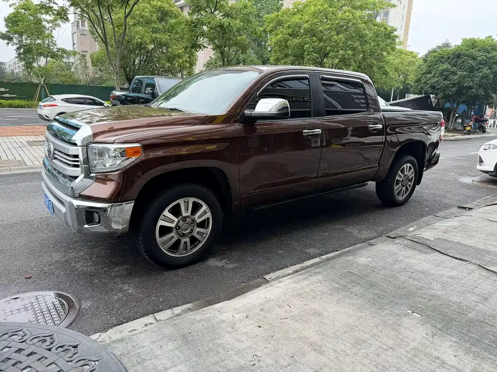 Toyota Tantu 2014