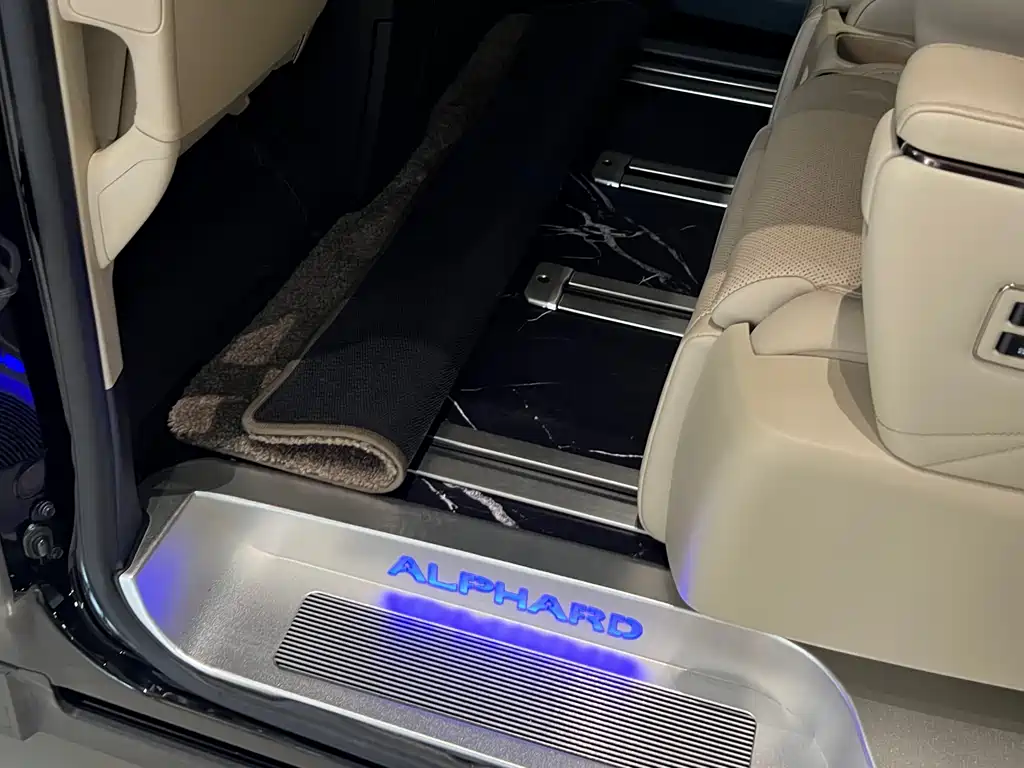 Toyota Alphard 2024 — фото 10