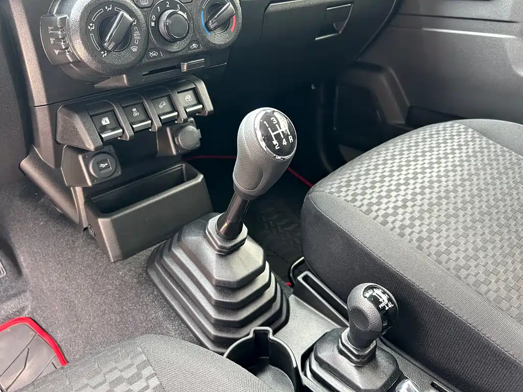 Suzuki Jimny 2026 — фото 11